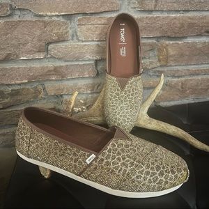 NWOT gorgeous glittery TOMS!